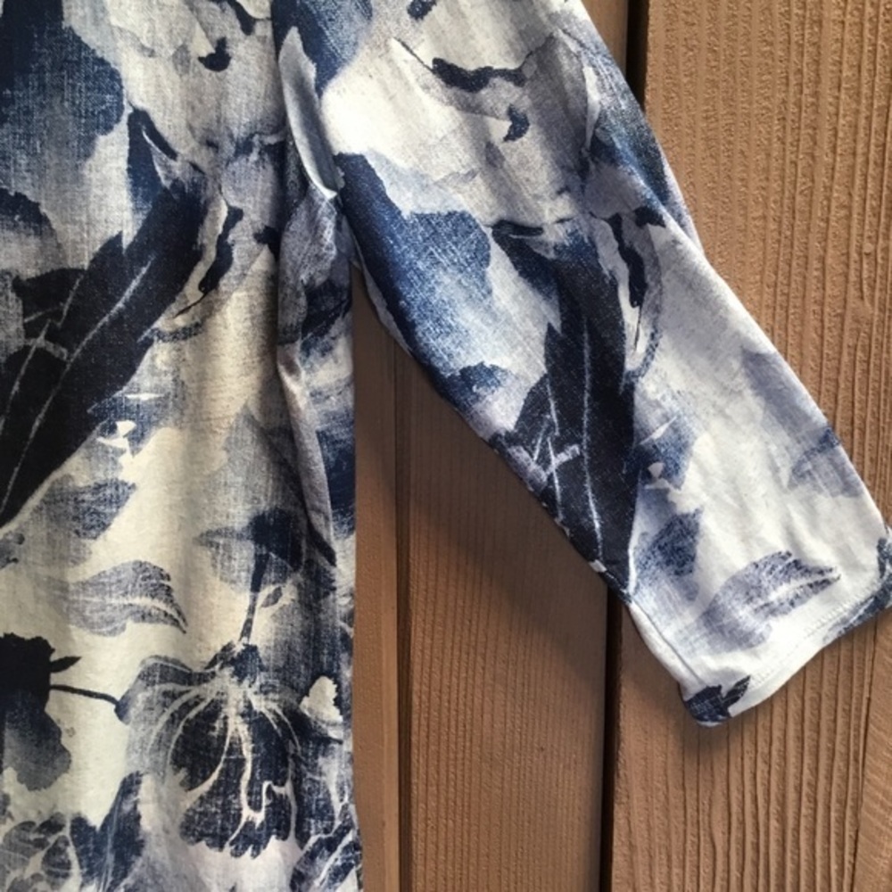 Chico’s Blue Flowered Pattern Pull Over Shirt - image 5